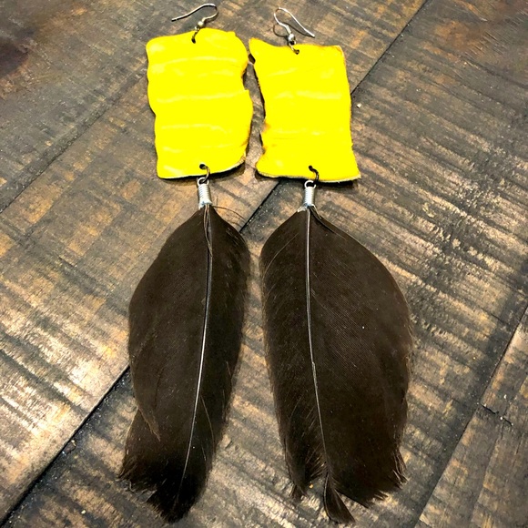 Feather and leather earrings - Picture 4 of 6